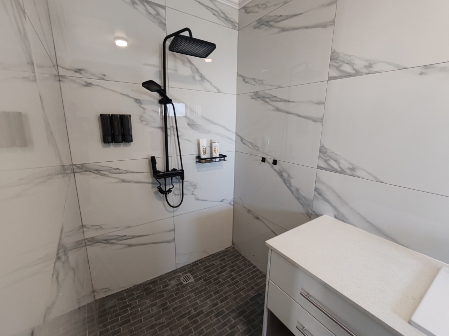 To Let 4 Bedroom Property for Rent in Hoogland Western Cape